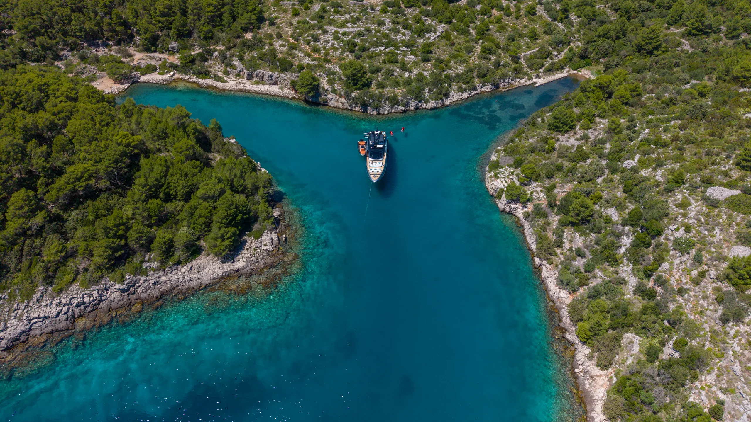 YOYITA II cruising near the Adriatic coast