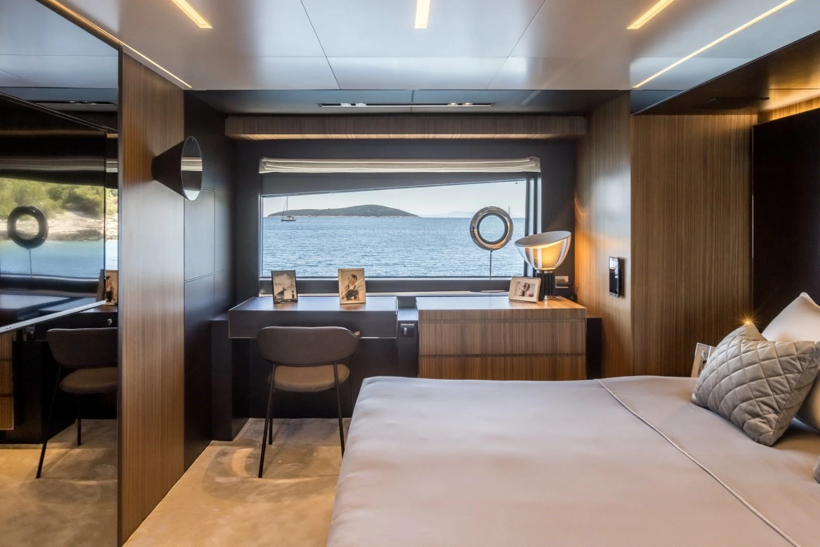Primary suite aboard YOYITA II