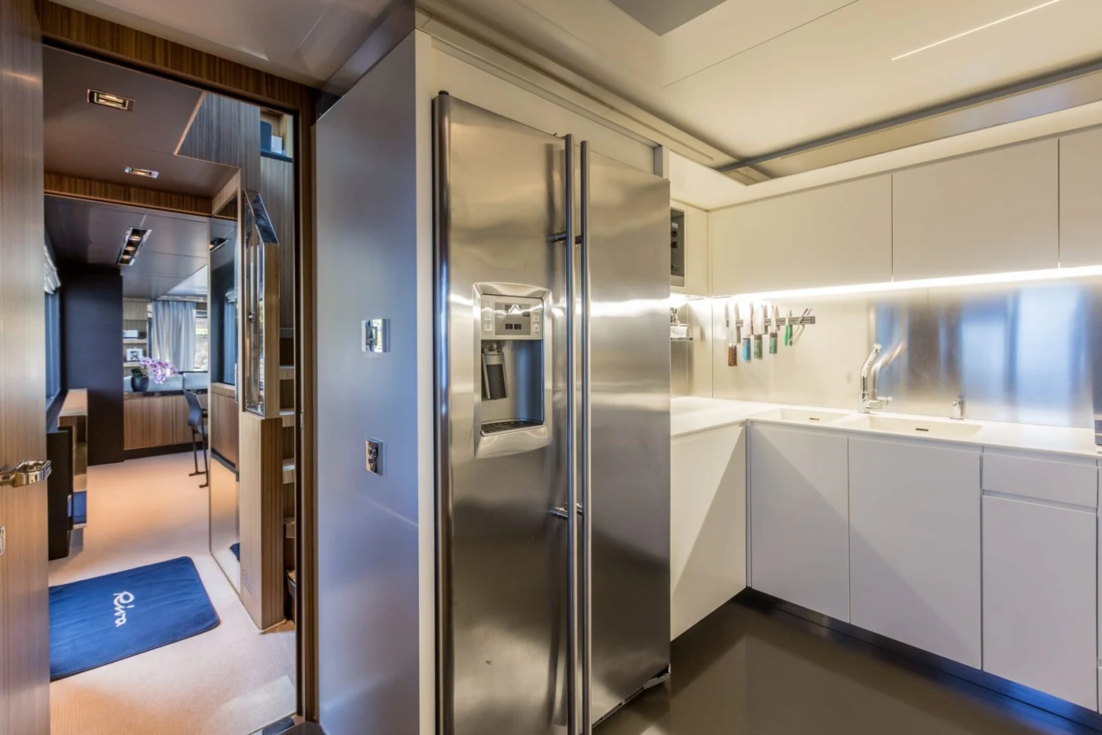 Guest suite aboard YOYITA II