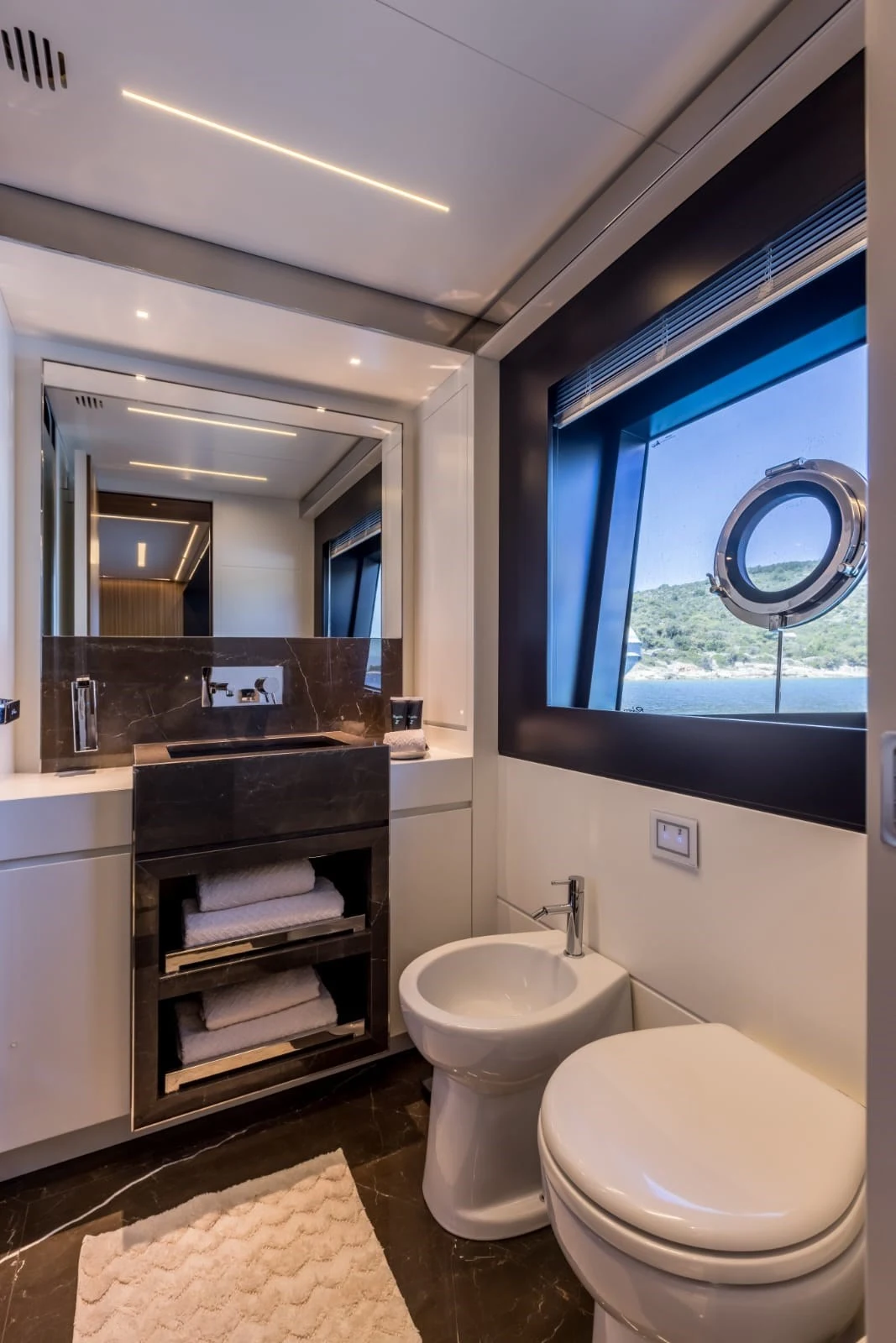 Twin guest cabin aboard YOYITA II