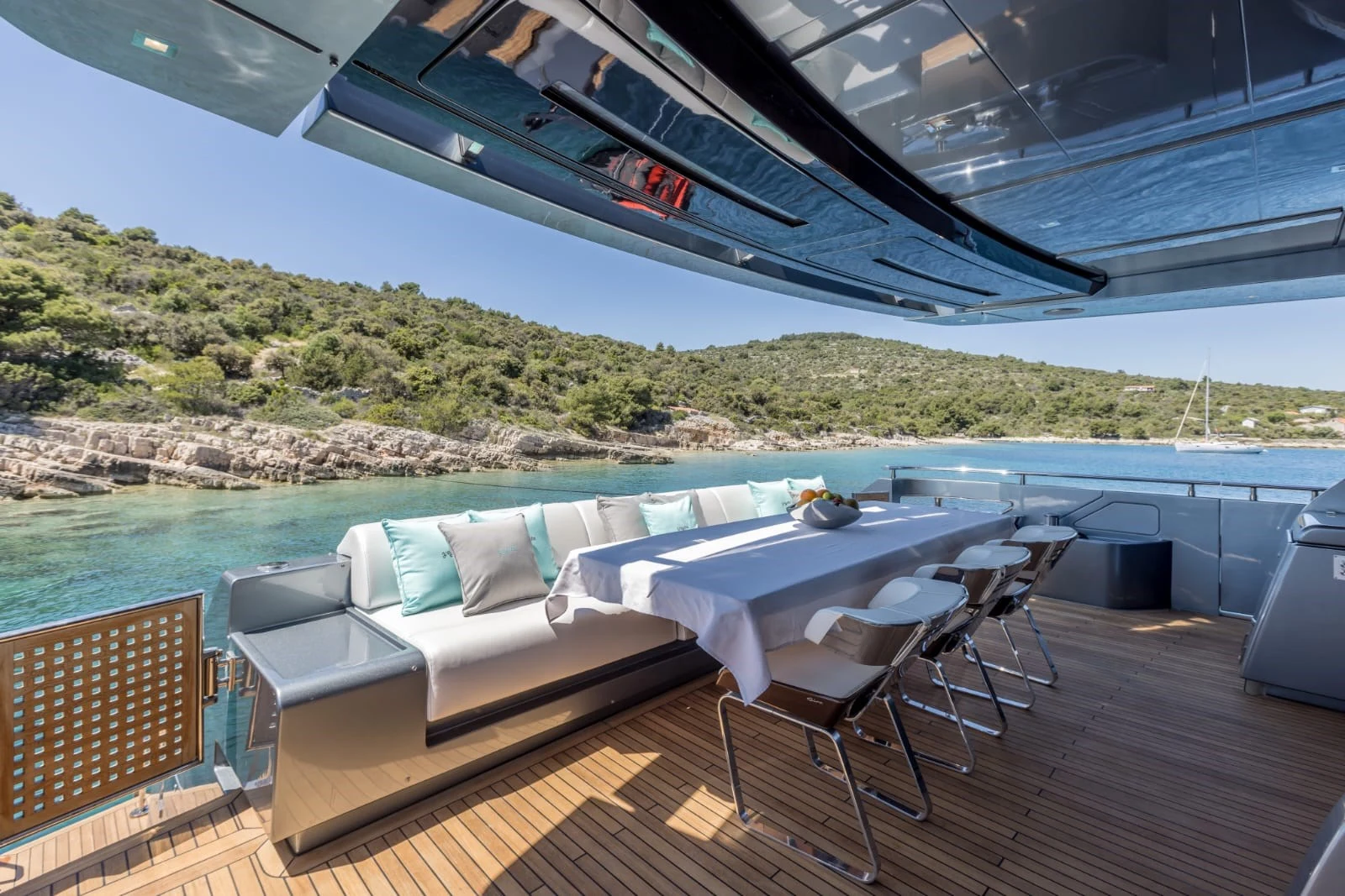 Shaded aft dining aboard YOYITA II