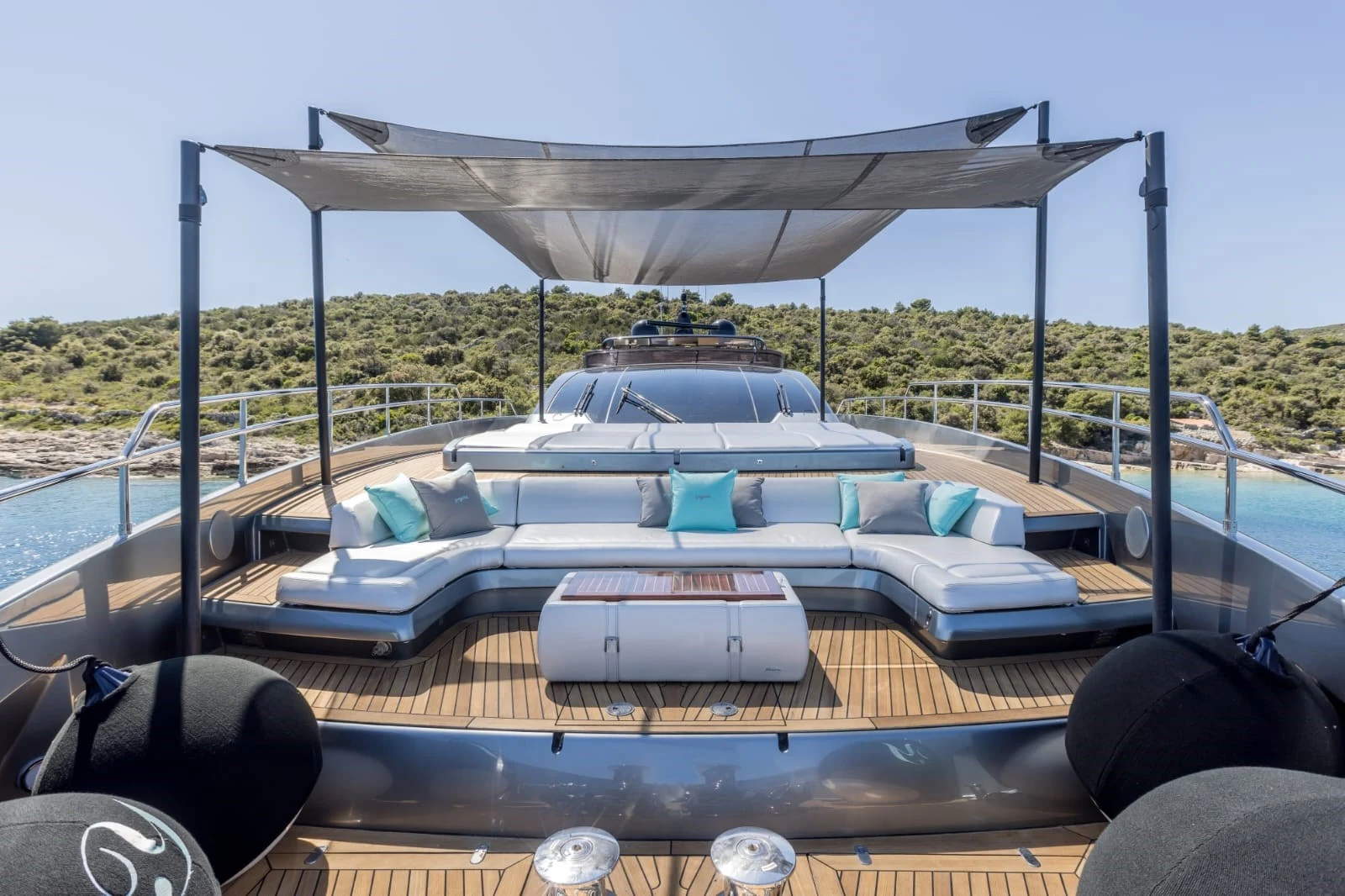 Forward lounge aboard YOYITA II